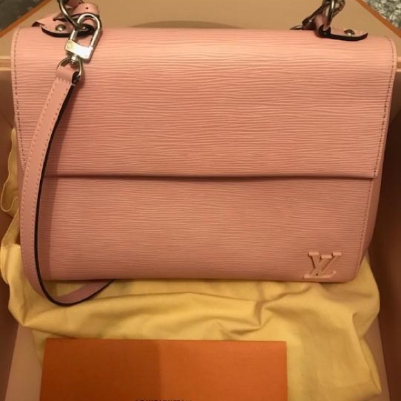 Louis Vuitton Cluny MM Bag - Picture 3 of 5